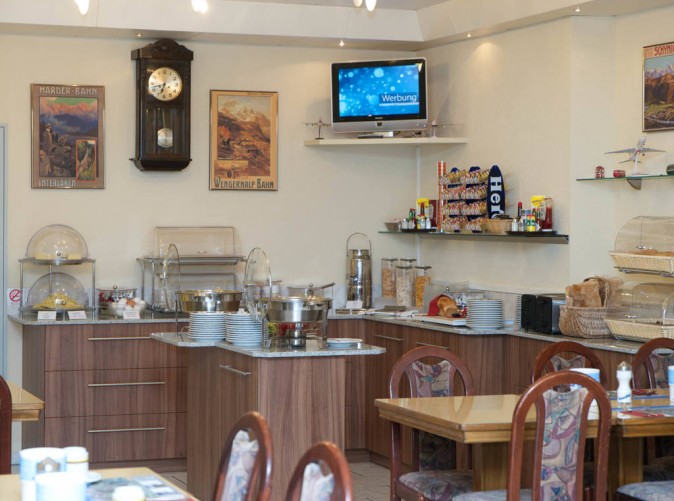 020_Roessli_Interlaken_Schoene Aussichten Touristik_04250005__